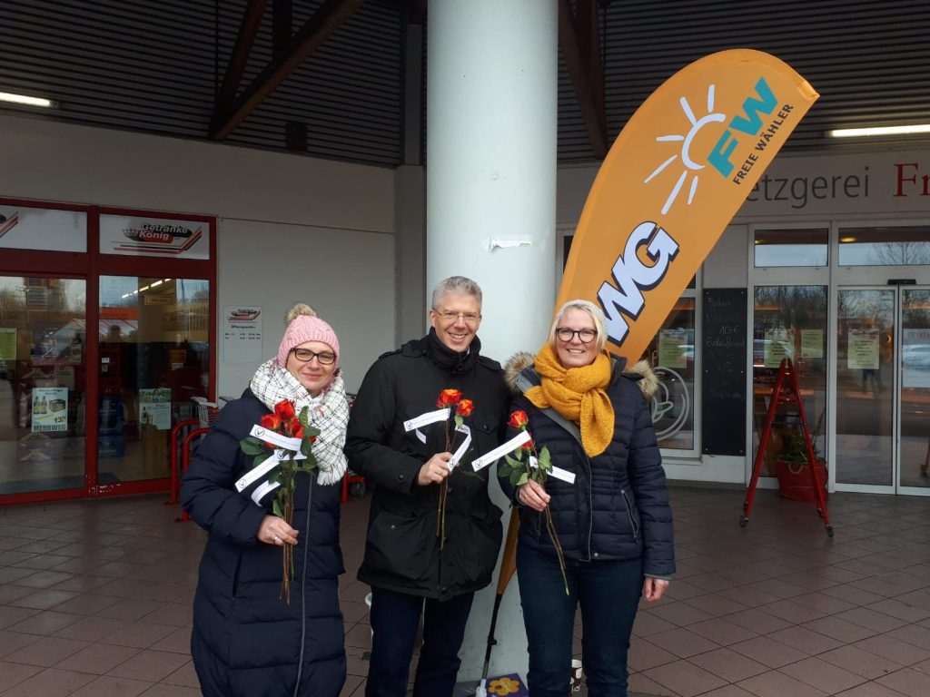 Blumenverschenkaktion zum Valentinstag der PWG Mertingen