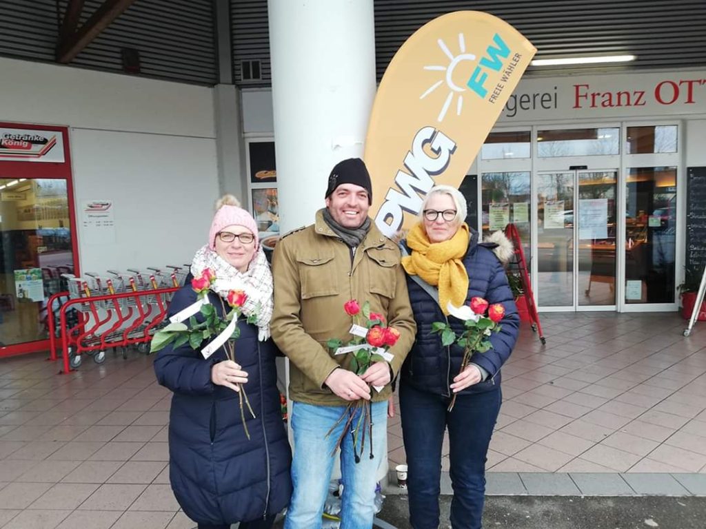 Blumenverschenkaktion zum Valentinstag der PWG Mertingen